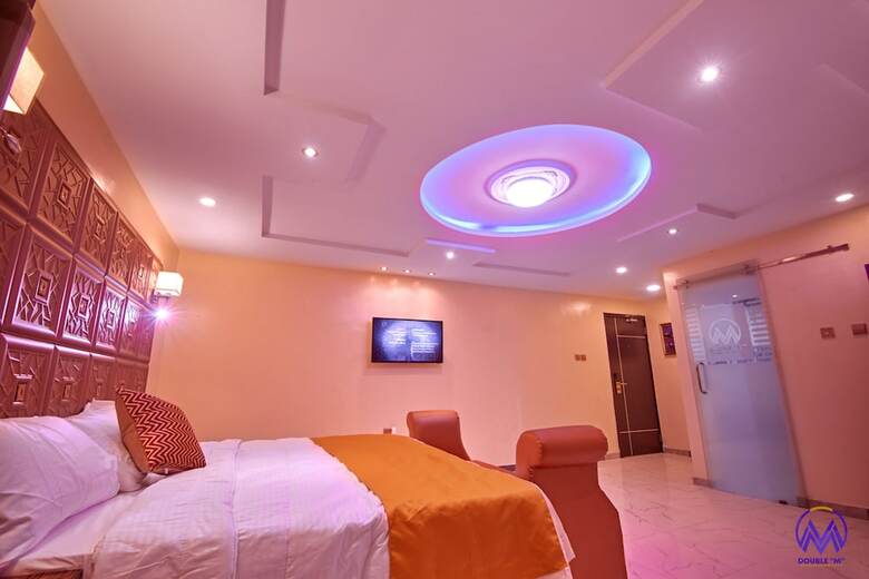 Hotel Double M Exquisite Suites And Lounge