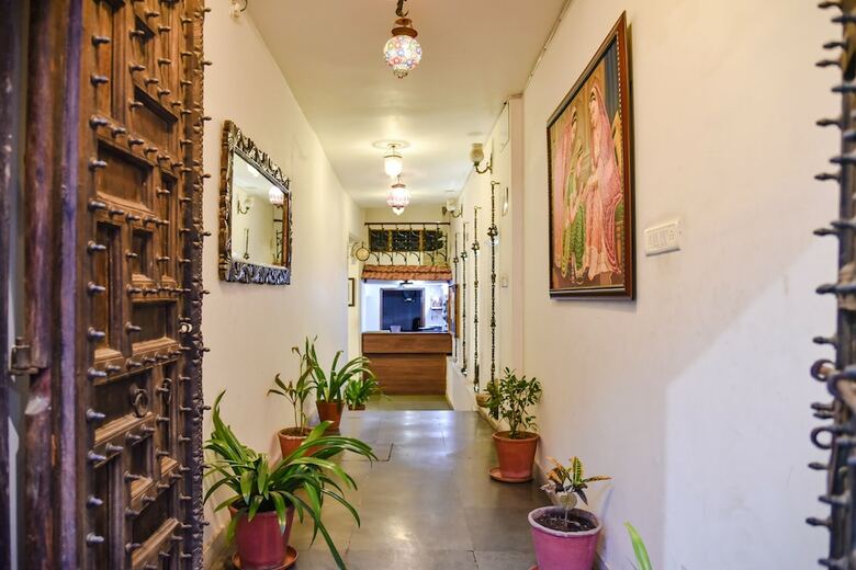 Hotel Devraj Niwas