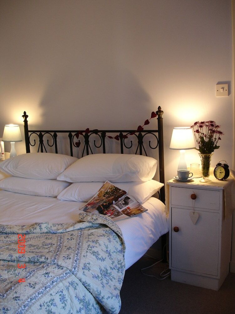Bed & Breakfast Basset Cottage