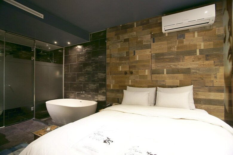 Hwagok Lush Hotel