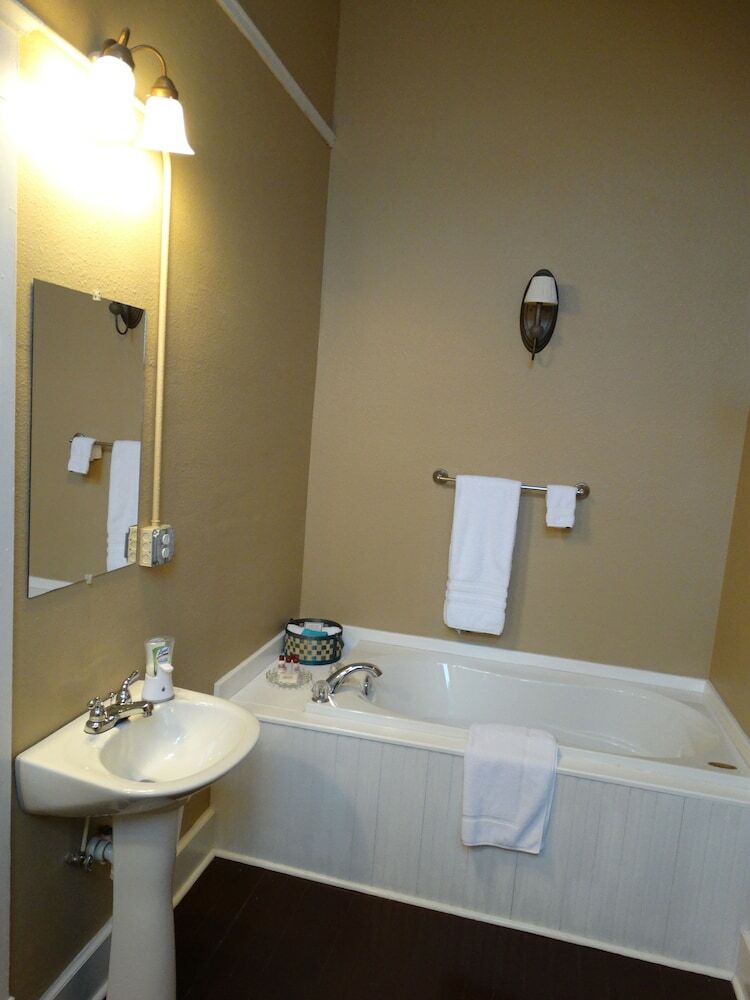 Bed & Breakfast Davie School Inn