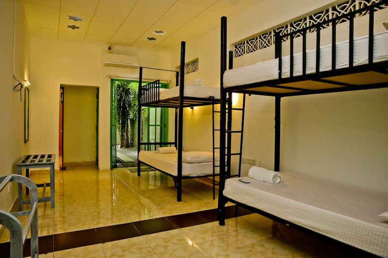 Bed & Breakfast Negombo Beach By Flipflop Hostels