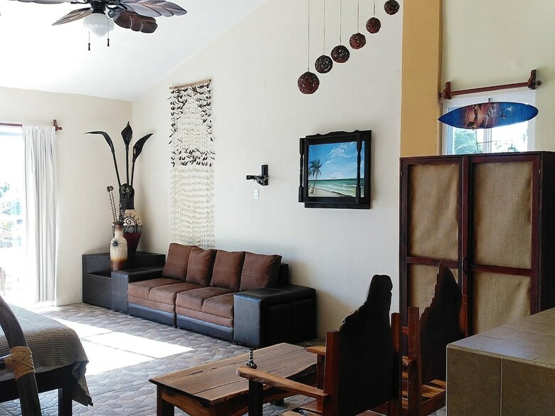 Hostal Mahasand Suites, Hostel & Hotel