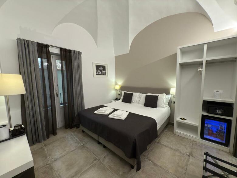 Hotel Etnea 454   Catania Luxury Rooms