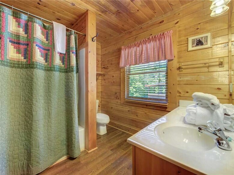 Hibernation Station - Three Bedroom Cabin