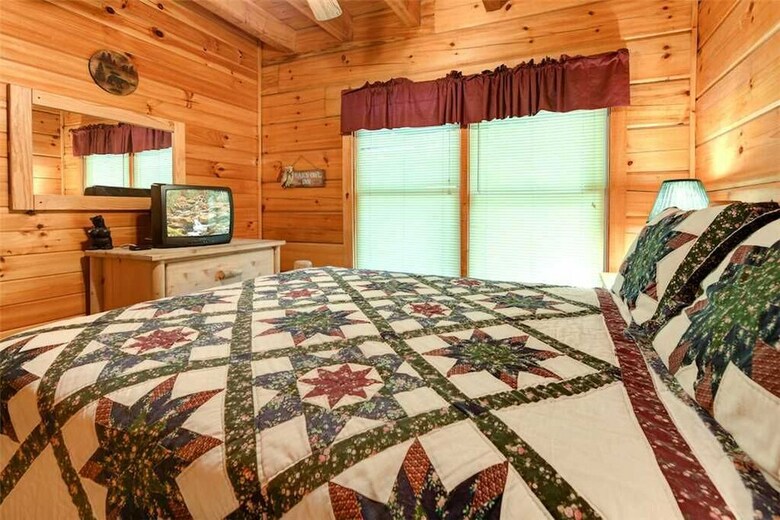 Honey Pot - Three Bedroom Cabin