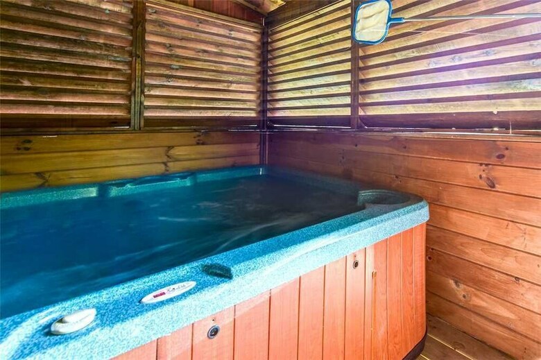 Honey Pot - Three Bedroom Cabin