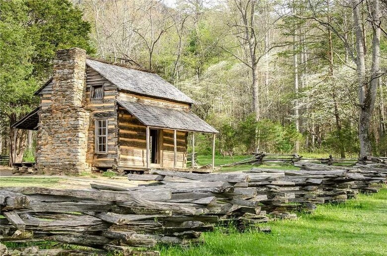 Lazy Cub Lodge - Three Bedroom Cabin