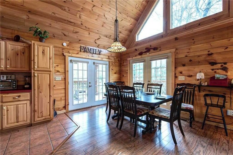 Lazy Cub Lodge - Three Bedroom Cabin