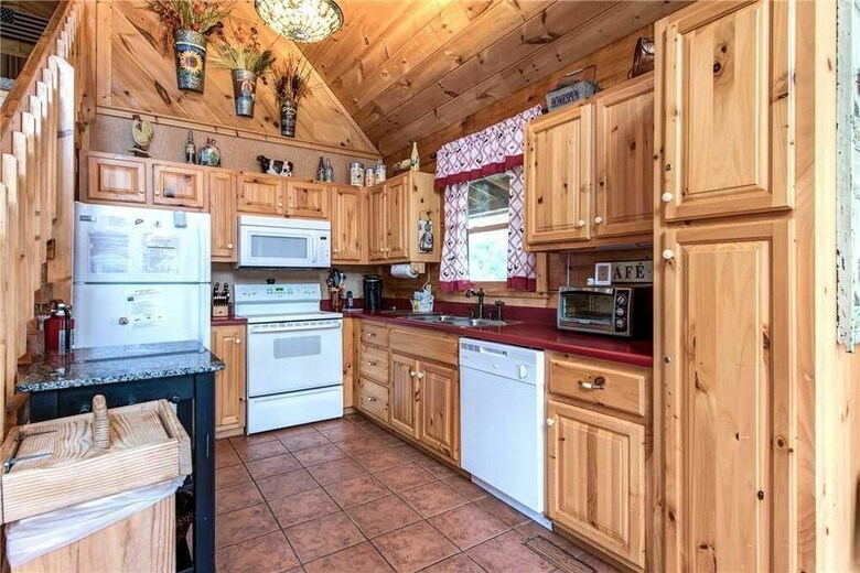 Lazy Cub Lodge - Three Bedroom Cabin