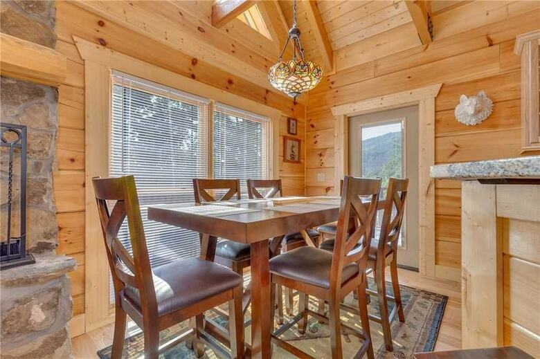 Lone Wolf Lodge - Three Bedroom Cabin