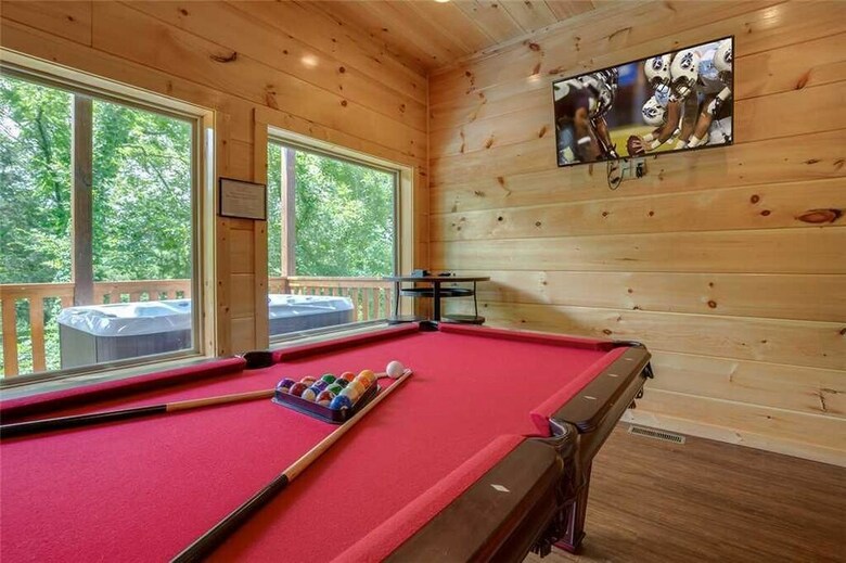 Splash Of Moonshine - Two Bedroom Cabin