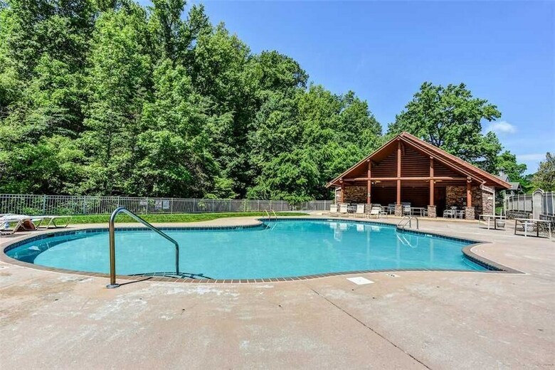 Splash Of Moonshine - Two Bedroom Cabin