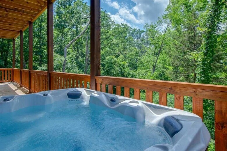 Splash Of Moonshine - Two Bedroom Cabin