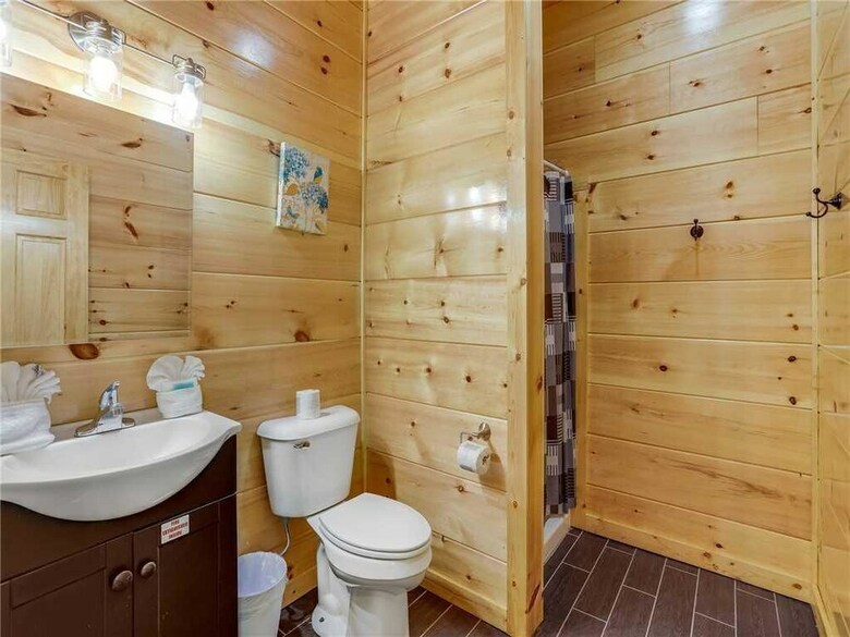 Splash Of Moonshine - Two Bedroom Cabin