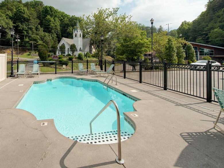 Roaring Romance - Two Bedroom Condo