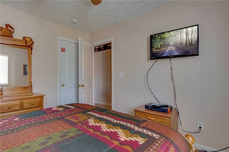 Smoky Mountain Mist - Four Bedroom Cabin