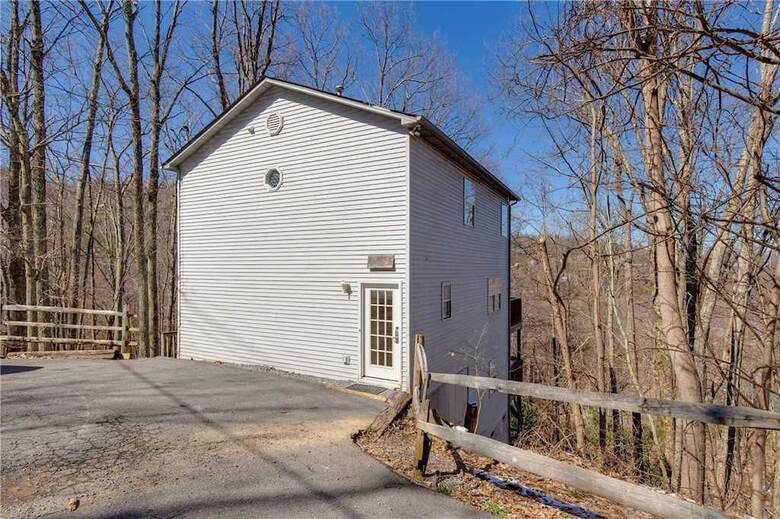 Smoky Mountain Mist - Four Bedroom Cabin