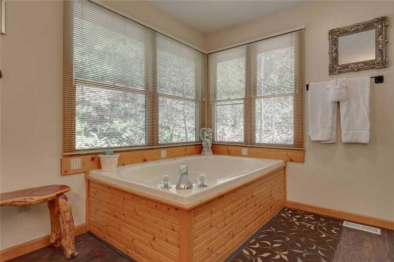 Secluded Sunset - One Bedroom Cabin