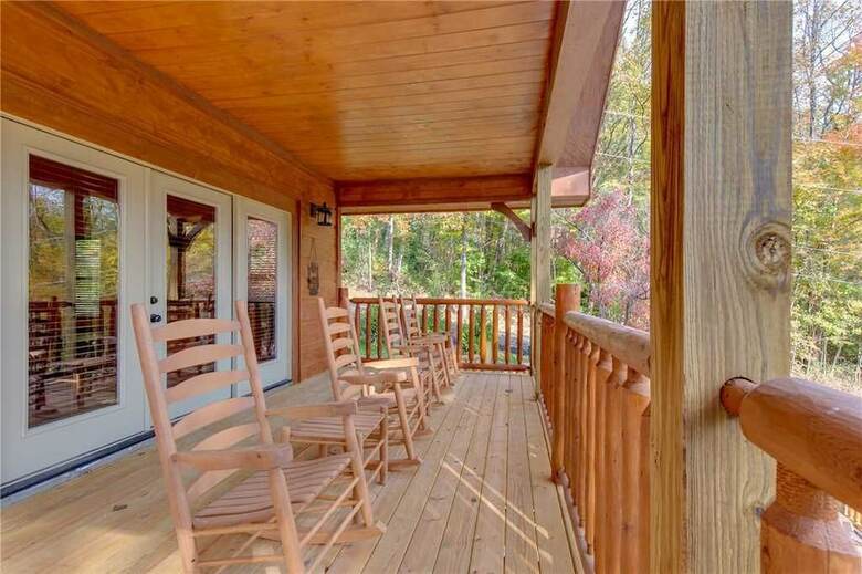 Smoky Mountain Splash - Six Bedroom Cabin