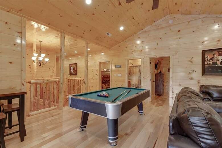 Smoky Mountain Splash - Six Bedroom Cabin