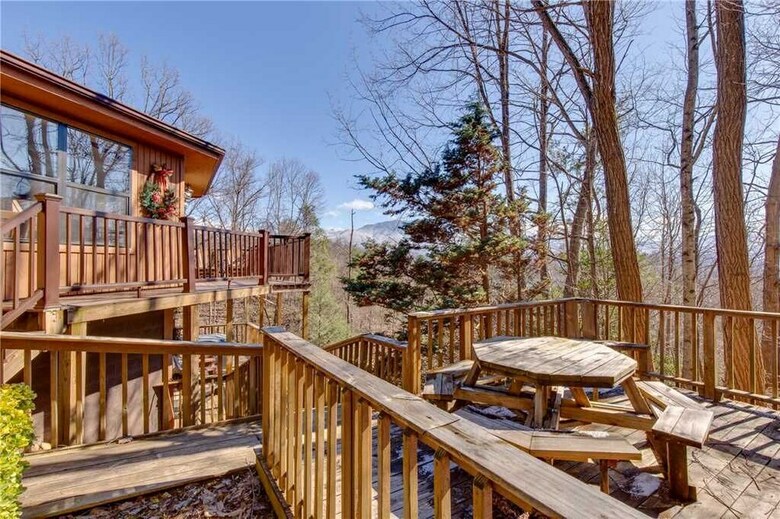 Smoky Mountain Dreams - Three Bedroom Cabin