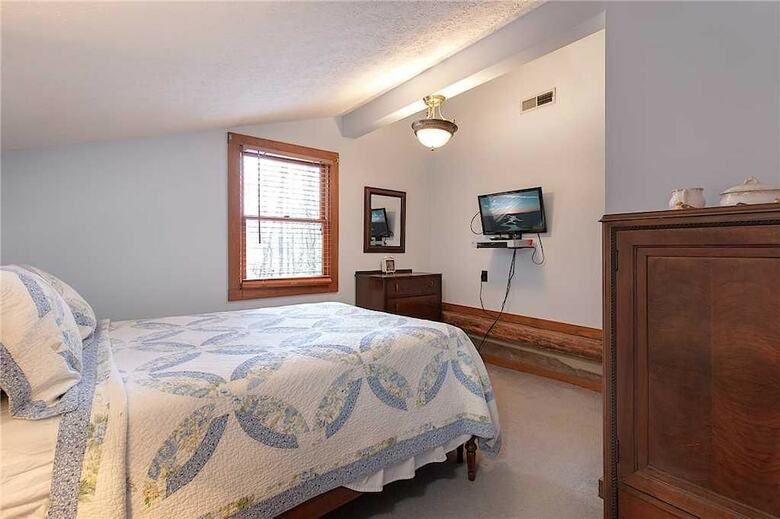 The Robins Nest - Two Bedroom Cabin