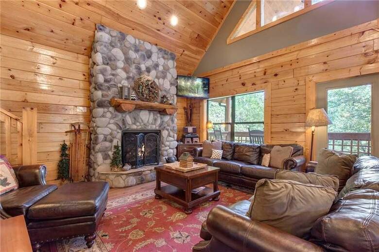 Stonebrook Lodge - Four Bedroom Cabin