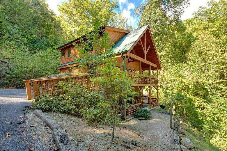Stonebrook Lodge - Four Bedroom Cabin