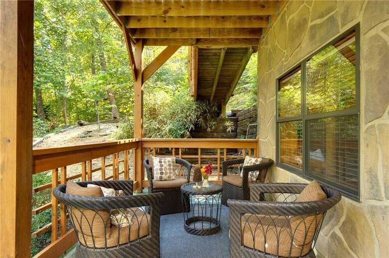 Stonebrook Lodge - Four Bedroom Cabin