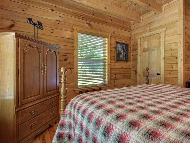Triple Mountain View - Three Bedroom Cabin