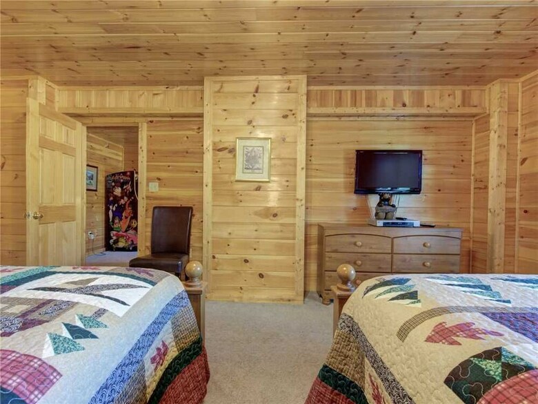 Triple Mountain View - Three Bedroom Cabin
