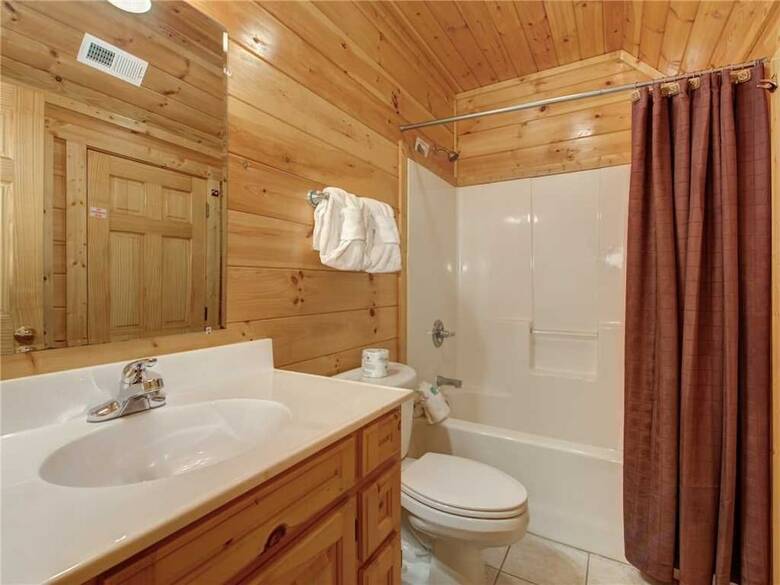 Triple Mountain View - Three Bedroom Cabin