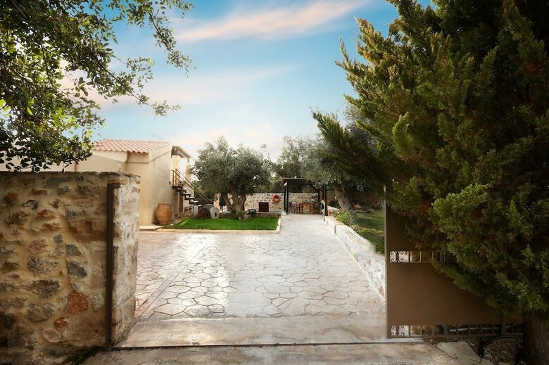 Discrete Villa Triopetra