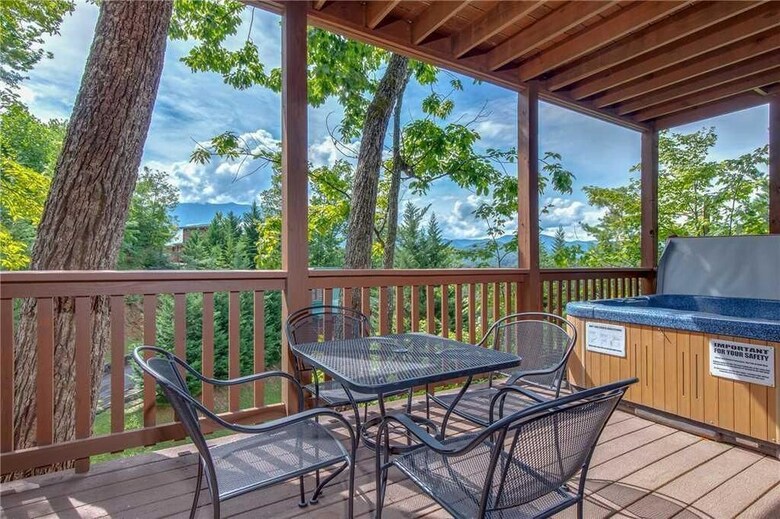 Chimney Top Overlook - Four Bedroom Cabin