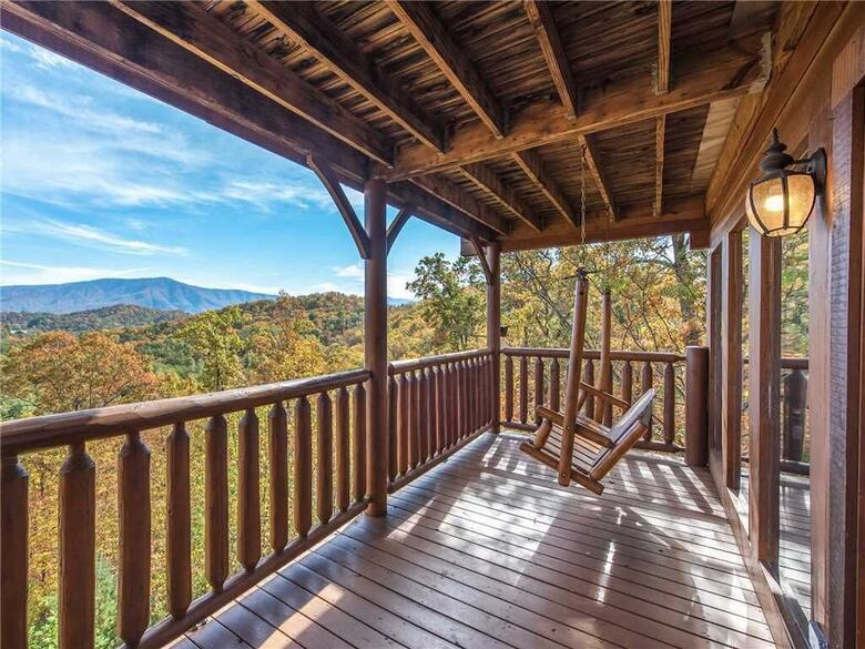 Bella Yani - Three Bedroom Cabin