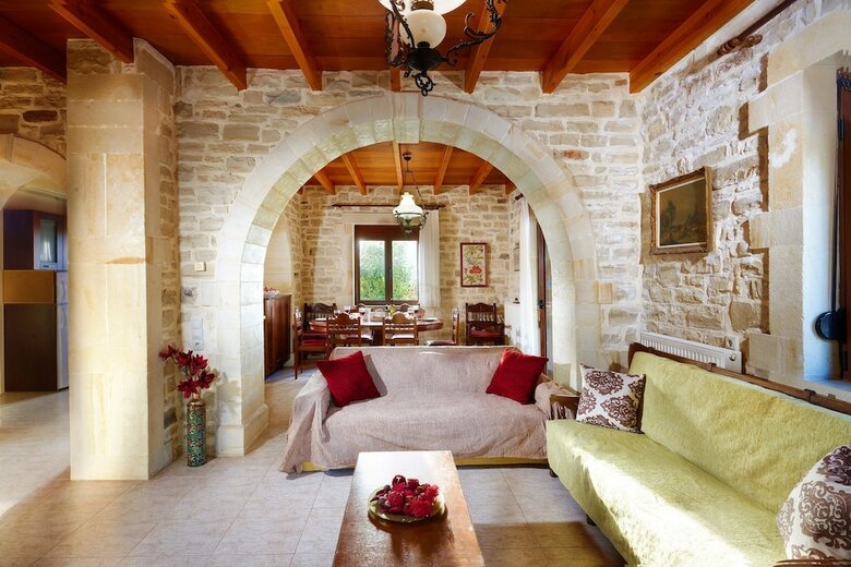 Discrete Villa Loutra