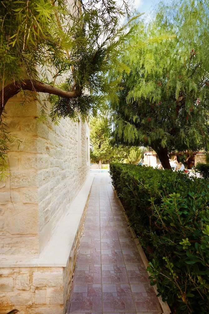 Discrete Villa Loutra