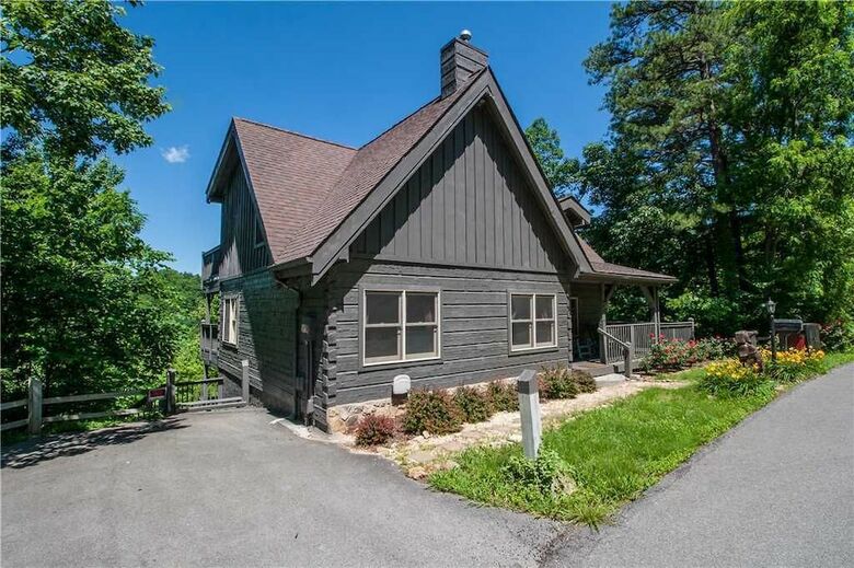 Bear View - Three Bedroom Cabin