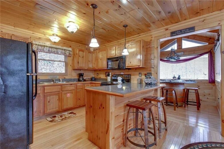 Bear Paws - Two Bedroom Cabin