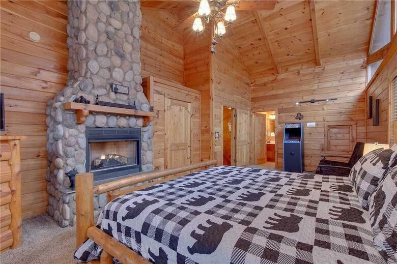 Bear Paws - Two Bedroom Cabin