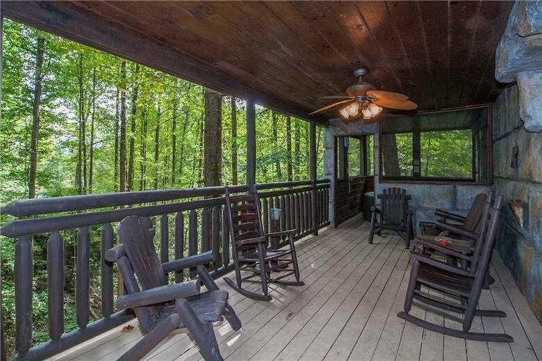 Bear Paws - Two Bedroom Cabin