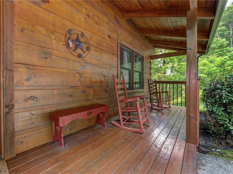 Bear Tracks - Two Bedroom Cabin