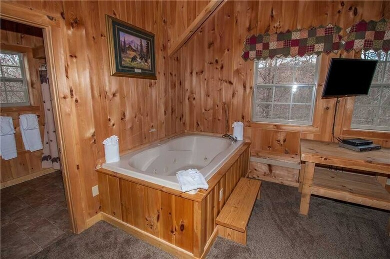 Chubby And Cubbys Den - Three Bedroom Cabin