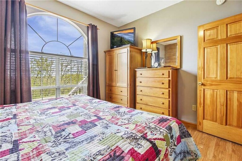 Autumn Leaves - Four Bedroom Cabin