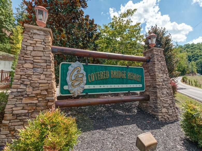 Bear Creek Lodge Covered Bridge - Five Bedroom Cabin