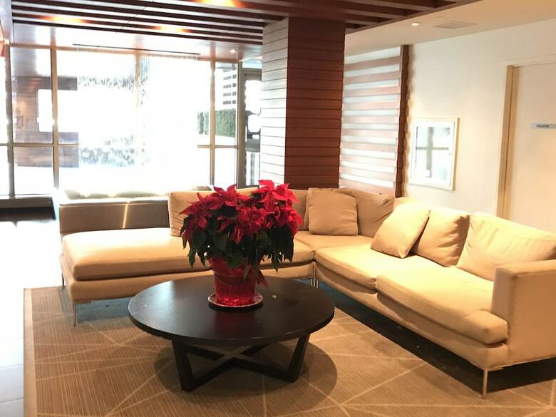 Cn Tower View Design Apart 3bd-2ba Dt