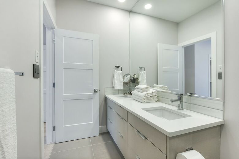 New Luxury Townhome 23