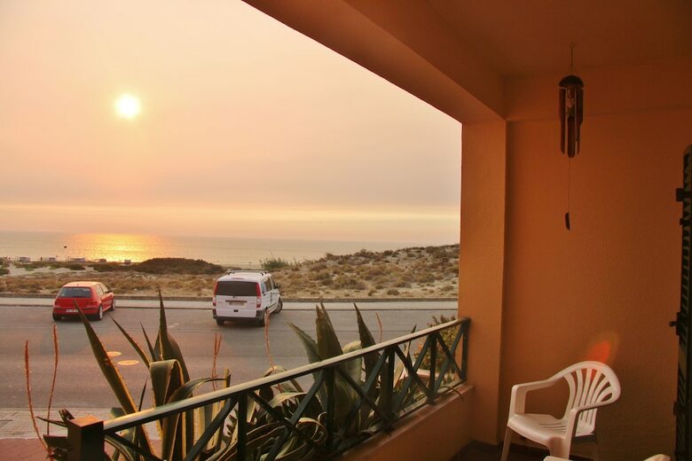 Hostal Supertubos Beach Hostel