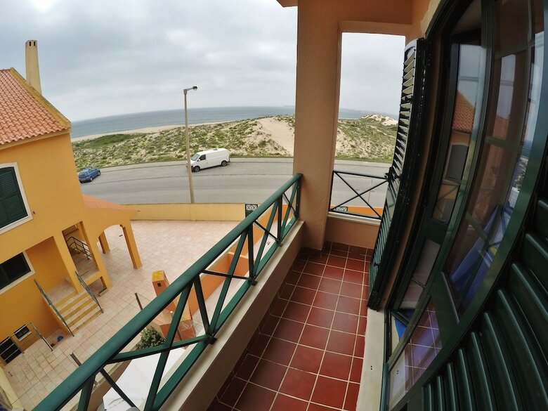 Hostal Supertubos Beach Hostel
